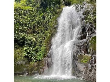 VENDO CABAÑA CON PISCINA EN LA MONTAÑA  ALTOS DEL MARIA