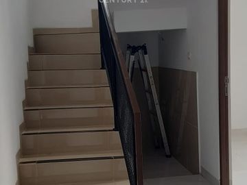 Dijual Rumah Cluster 3 Lantai Siap Huni Di Depok