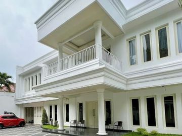 DIJUAL RUMAH MEGAH dan MEWAH at Jl LATUHARHARY, MENTENG, JAKPUS