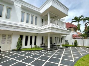 DIJUAL RUMAH MEGAH dan MEWAH at Jl LATUHARHARY, MENTENG, JAKPUS