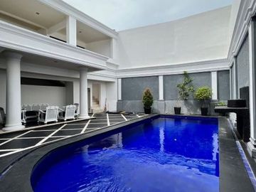 DIJUAL RUMAH MEGAH dan MEWAH at Jl LATUHARHARY, MENTENG, JAKPUS