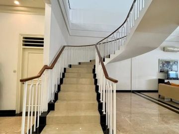 DIJUAL RUMAH MEGAH dan MEWAH at Jl LATUHARHARY, MENTENG, JAKPUS