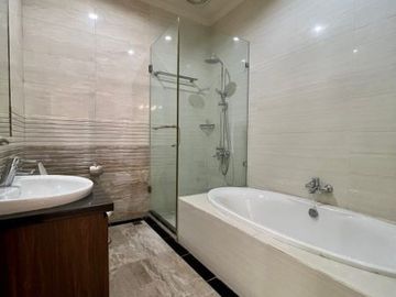 DIJUAL RUMAH MEGAH dan MEWAH at Jl LATUHARHARY, MENTENG, JAKPUS