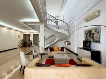 DIJUAL RUMAH MEGAH dan MEWAH at Jl LATUHARHARY, MENTENG, JAKPUS