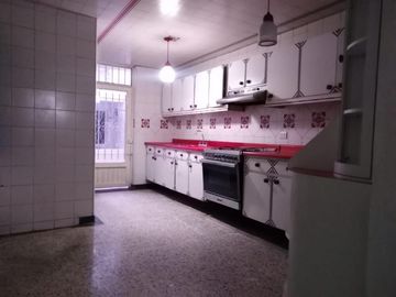 casa en venta en barrio lleras. Cod V1825