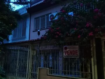 casa en venta en barrio lleras. Cod V1825