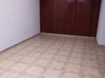 casa en venta en barrio lleras. Cod V1825