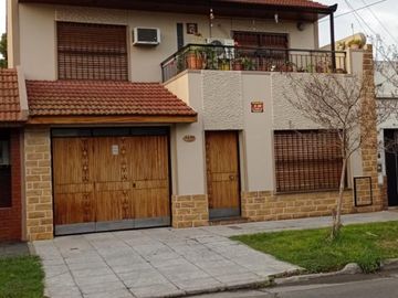 Casa en 2 plantas 4 ambientes con quincho ACEPTA DEPARTAMENTO EN PARTE DE PAGO1