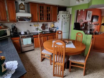 Casa en 2 plantas 4 ambientes con quincho ACEPTA DEPARTAMENTO EN PARTE DE PAGO1
