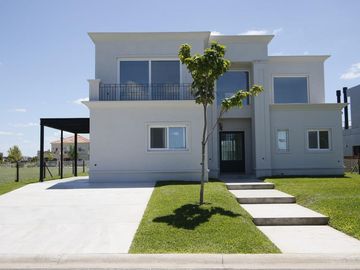 Lindisima casa 4 amb en el barrio Virazón