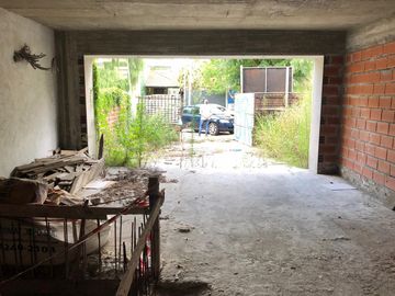 CASA DE USO COMERCIAL EN ALQUILER