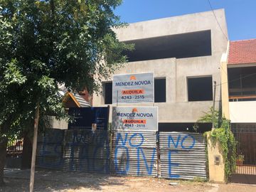 CASA DE USO COMERCIAL EN ALQUILER