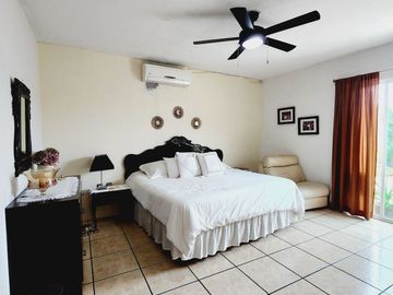 Casa en VENTA de 4 recamaras, amplios espacios y ventilacion Colonia ortiz rubio