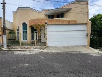 Casa en VENTA de 4 recamaras, amplios espacios y ventilacion Colonia ortiz rubio