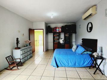 Casa en VENTA de 4 recamaras, amplios espacios y ventilacion Colonia ortiz rubio