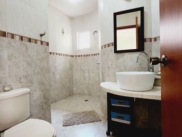 Casa en VENTA de 4 recamaras, amplios espacios y ventilacion Colonia ortiz rubio