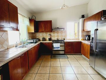 Casa en VENTA de 4 recamaras, amplios espacios y ventilacion Colonia ortiz rubio