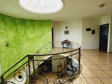 Casa en VENTA de 4 recamaras, amplios espacios y ventilacion Colonia ortiz rubio