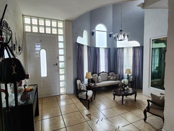 Casa en VENTA de 4 recamaras, amplios espacios y ventilacion Colonia ortiz rubio