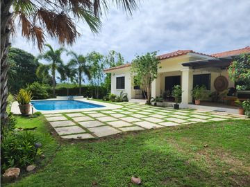 Hacienda Pacifica - 4 Bedroom Beach House with Pool