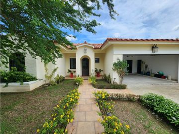 Hacienda Pacifica - 4 Bedroom Beach House with Pool