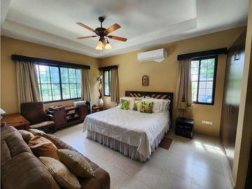Hacienda Pacifica - 4 Bedroom Beach House with Pool