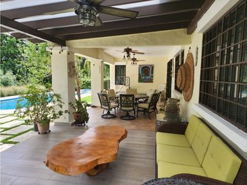 Hacienda Pacifica - 4 Bedroom Beach House with Pool