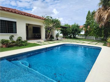 Hacienda Pacifica - 4 Bedroom Beach House with Pool