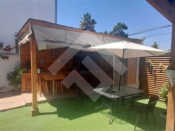 cod: 384.045<br />Vendo Amplia y luminosa casa de 352 metro...