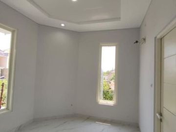 Rumah Jl. Manyar Tirtoasri, Minimalis, Hadap Utara