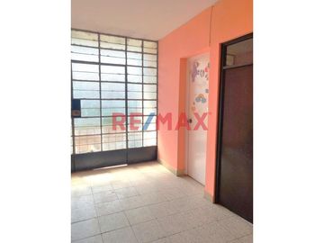 🏡📍 Ubicación estratégica: A solo unos pasos del parque Quinta Julia y a pocas cuadras del centro de Piura. Cerca de avenidas principales como Don Bosc