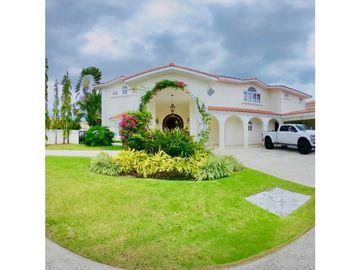SE VENDE CASA EN ROYAL PACIFIC COSTA DEL ESTE