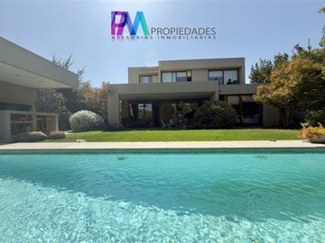 Casa en venta de 5 dorm. en Colina