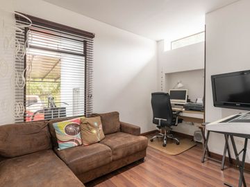 casa en arriendo/venta en el tejar. Cod V13210