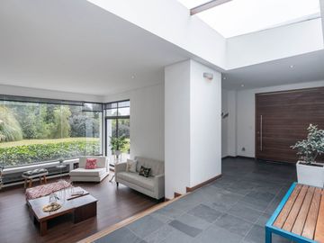 casa en arriendo/venta en el tejar. Cod V13210
