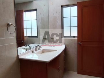 Se vende casa en condominio en Interlomas