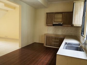 Rumah Dalam Cluster Lingkungan Nyaman Di Sektor 9 (Cpa 3561.BR)