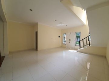 Rumah Dalam Cluster Lingkungan Nyaman Di Sektor 9 (Cpa 3561.BR)