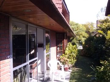 BONITO CHALET CLASICO EN COUNTRY EL SOSIEGO DE CANING.