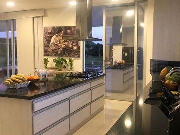 CASA DE LUJO EN VENTA CONJUNTO PALMA REAL, CARTAGENA.