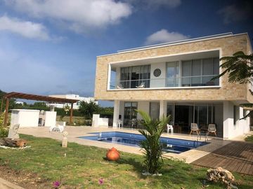 CASA DE LUJO EN VENTA CONJUNTO PALMA REAL, CARTAGENA.
