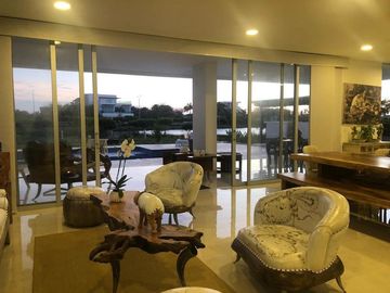 CASA DE LUJO EN VENTA CONJUNTO PALMA REAL, CARTAGENA.