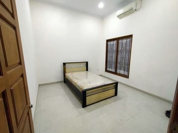 Rumah mewah luas siap huni dalam perumahan di jln Kebon Agung