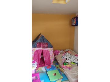 SE VENDE CASA DOS PLANTAS BIFAMILIAR EN BARRIO SANTA ELENA