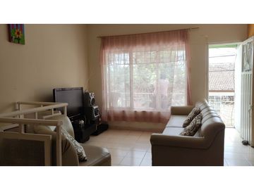 SE VENDE CASA DOS PLANTAS BIFAMILIAR EN BARRIO SANTA ELENA