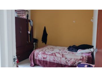 SE VENDE CASA DOS PLANTAS BIFAMILIAR EN BARRIO SANTA ELENA