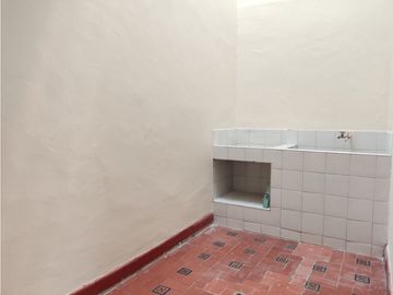 SE VENDE CASA DOS PLANTAS BIFAMILIAR EN BARRIO SANTA ELENA
