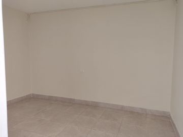 SE VENDE CASA DOS PLANTAS BIFAMILIAR EN BARRIO SANTA ELENA