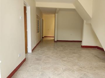 SE VENDE CASA DOS PLANTAS BIFAMILIAR EN BARRIO SANTA ELENA