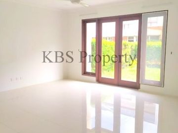 Disewa Rumah 2 Lantai Lokasi Villa Panbil - Batam